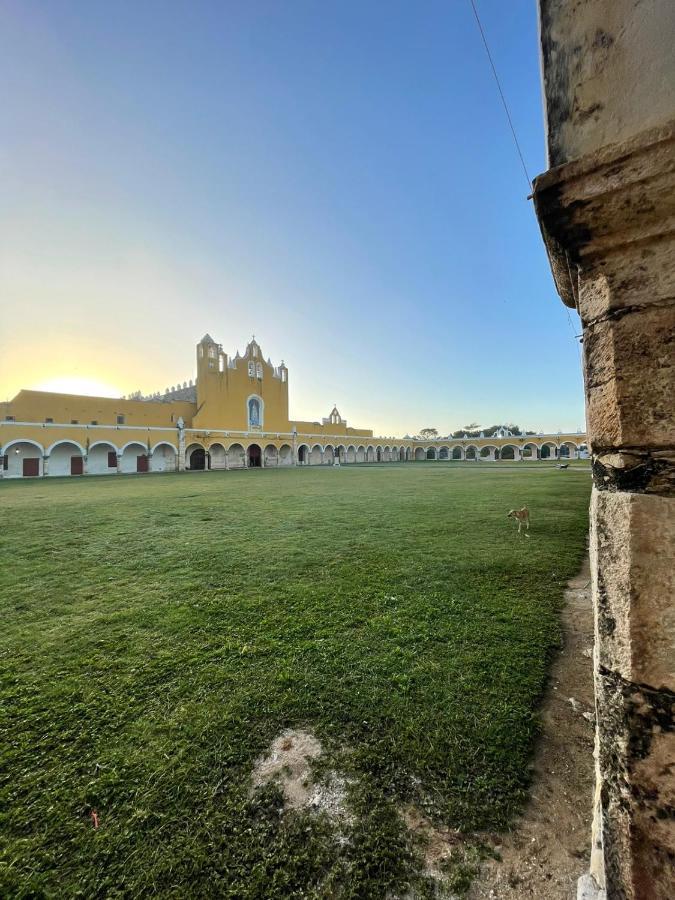 Buenosdias Izamal Bed & Breakfast Bagian luar foto