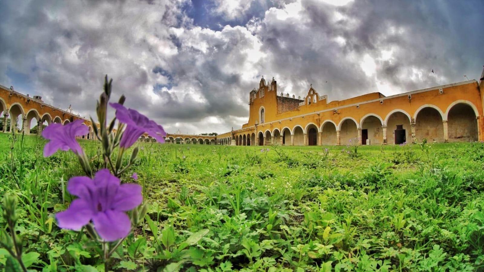 Buenosdias Izamal Bed & Breakfast Bagian luar foto
